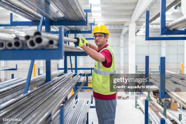 Manufacturing Racking Line Workers Pipe Rack Photos and Premium High Res Pictures - Getty Images
