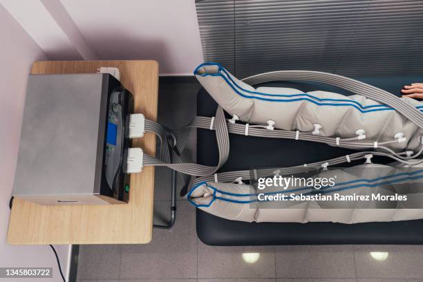 pressotherapy, lymphatic system, drainage, cellulite - kompressionsbekleidung stock-fotos und bilder