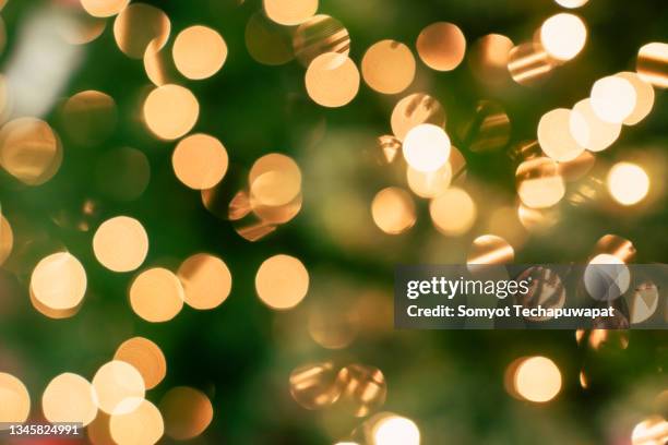 festive christmas and newyear background light night blur bokeh on christmas tree, light bokeh background. - illuminated photos et images de collection