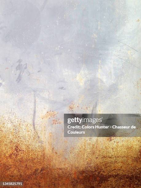empty gray and rusty metal plate with patina in montreal - corrosion foto e immagini stock