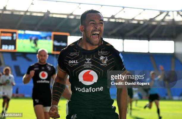 Zach Kibirige of Wasps celebrates after scoring their sides first try during the Gallagher Premiership Rugby match between Wasps and Northampton...