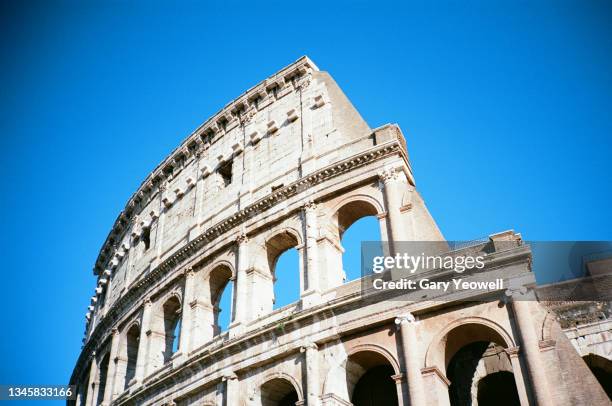 coliseum in rome at sunset - stadium or arena or coliseum or colosseum or ring exterior or outdoor stock-fotos und bilder