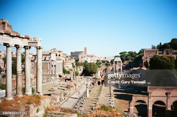 roman forum at sunset - foro roma fotografías e imágenes de stock