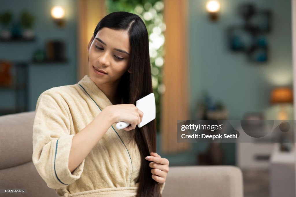 Soins capillaires pour jeunes femmes, photo d’archives