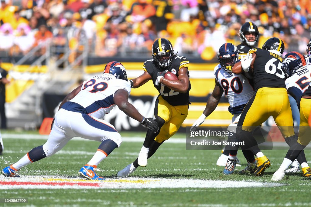 Denver Broncos v Pittsburgh Steelers