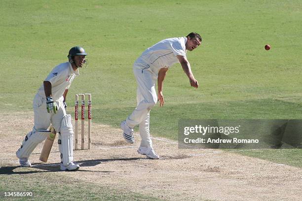 Steve Hamison bowls to Matthew Hayden during the 3 Ashes Third Test, Second Day at the WACA Ground in Perth, Australia on December 15, 2005.