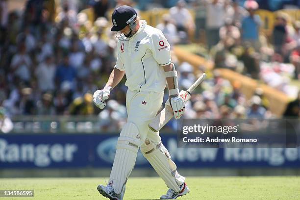 Somber Ian Bell makes his way off pitch during the 3 Ashes Third Test, Second Day at the WACA Ground in Perth, Australia on December 15, 2006.