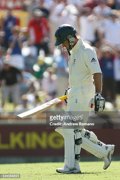 Justin Langer after his play during the 3 Ashes Third Test, Second Day at the WACA Ground in Perth, Australia on December 15, 2005.
