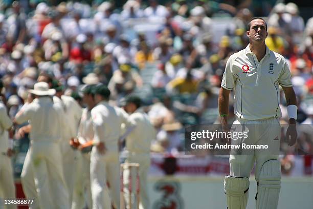 Kevin Pietersen reflects on his partnership with Sajid Mahmood after Mahmood's dismissal as Australia celebrates in the background during the 3 Ashes...