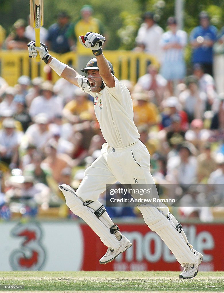 The 3 Mobile Ashes Series - Third Test - Day Three - Australia vs England - December 16, 2006