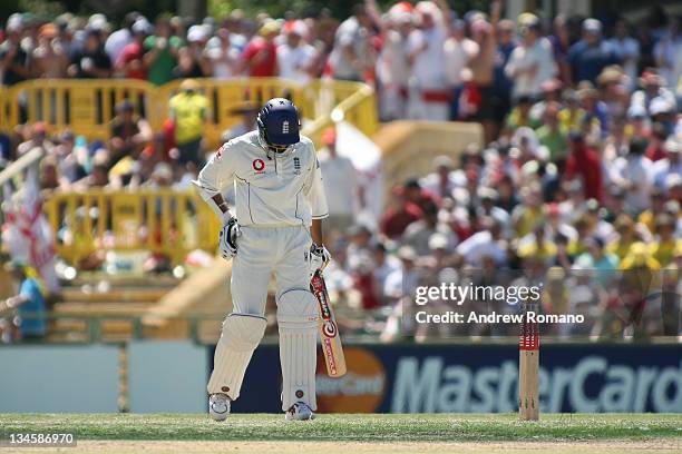 Monty Panesar check his wicket at the commencement of his play during the 3 Ashes Third Test, Second Day at the WACA Ground in Perth, Australia on...