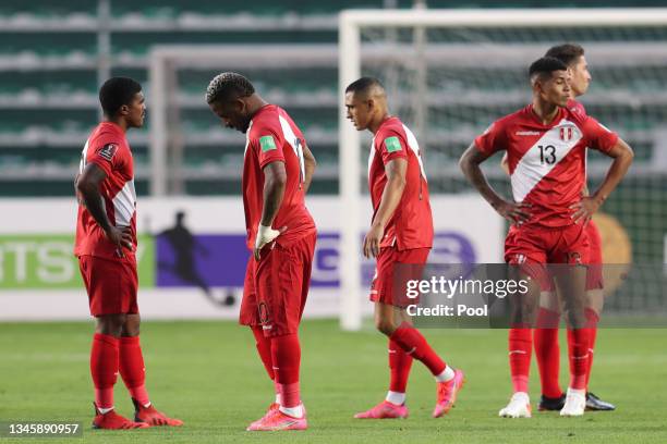 Jefferson Farfan of Peru and teammates react after a match between Bolivia and Peru as part of South American Qualifiers for Qatar 2022 at Estadio...