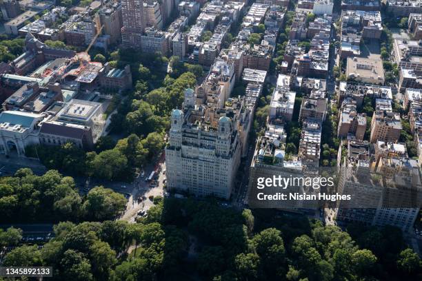 aerial photo of the buildings and the natural history museum that surround the west side of central park at 81st street, daytime in nyc - natural history museum stock pictures, royalty-free photos & images