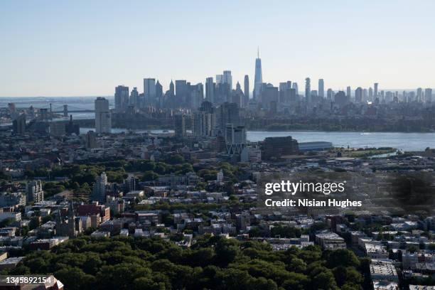 aerial photo flying over greenpoint in brooklyn with manhattan in the distance, on a sunny day - greenpoint brooklyn stock pictures, royalty-free photos & images