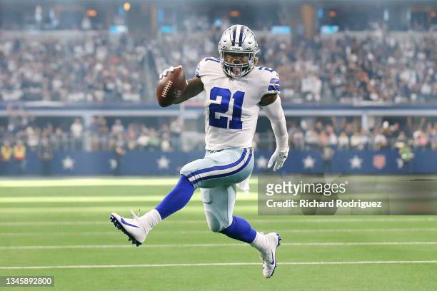Ezekiel Elliott of the Dallas Cowboys runs the ball for a touchdown during the third quarter against the New York Giants at AT&T Stadium on October...