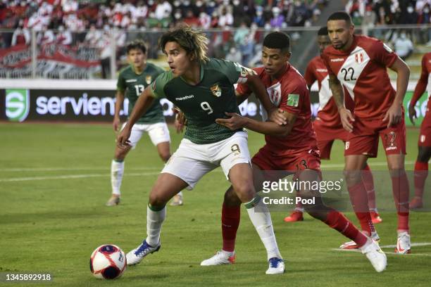 Marcelo Moreno Martins of Bolivia and Wilder Cartagena of Peru fight for the ball during a match between Bolivia and Peru as part of South American...
