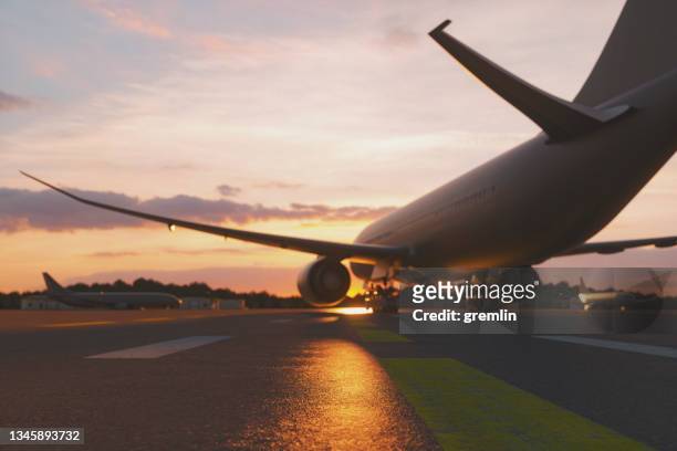 aeroporto vuoto al tramonto - aeroplano foto e immagini stock