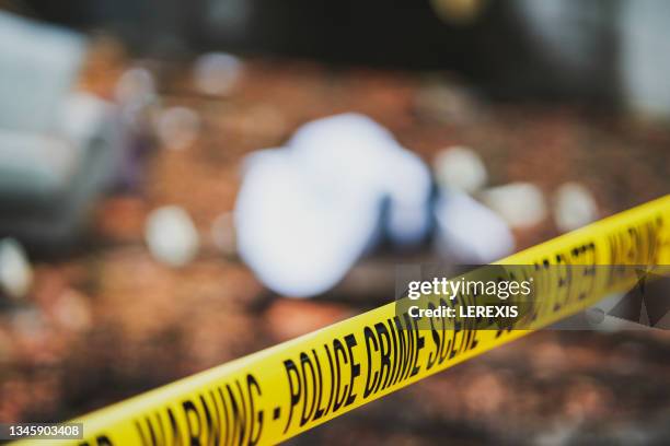 do not pass - a crime scene - caution tape stock-fotos und bilder