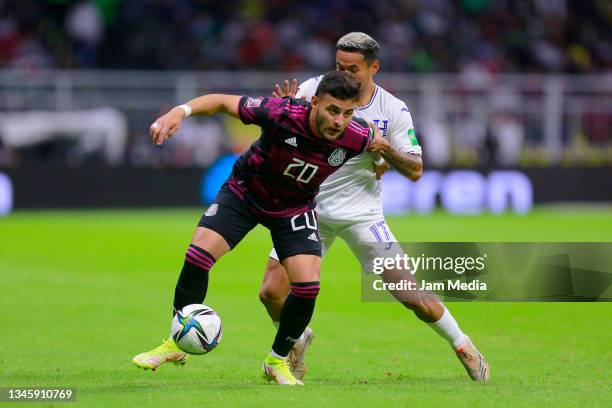 Alexis Vega of Mexico controls the ball against Andy Najar of Honduras during the match as part of the Concacaf 2022 FIFA World Cup Qualifier at...