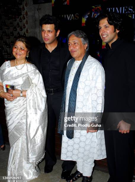 Amjad Rang 51 Subhalakshmi Khan Stock Photos, High-Res Pictures, and Images ...