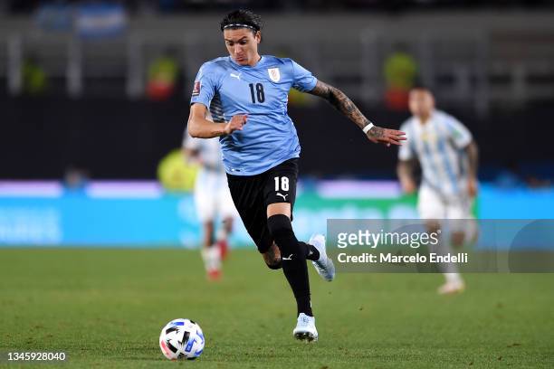 Darwin Núñez of Uruguay controls the ball during a match between Argentina and Uruguay as part of South American Qualifiers for Qatar 2022 at Estadio...