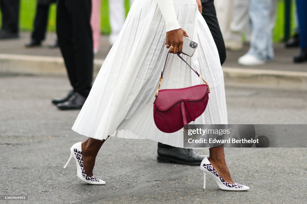 Street Style : Day Six - Paris Fashion Week - Womenswear Spring Summer 2022