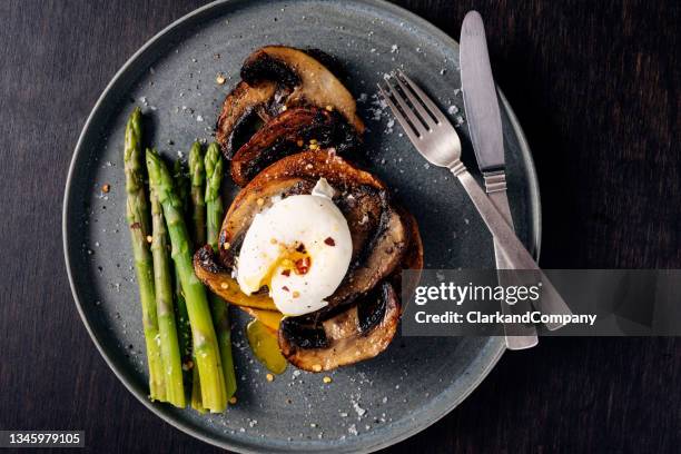 portobello mushrooms with poached egg and asparagus - portobello mushroom stock pictures, royalty-free photos & images