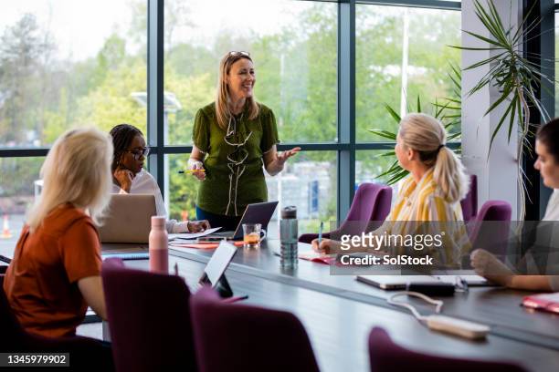 woman only meeting - leadership stock pictures, royalty-free photos & images