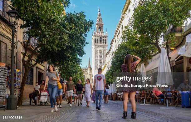 Large number of tourists by the environment of the Cathedral of Seville, during the Puente del Pilar to 11 October 2021 in Seville, Spain. The...