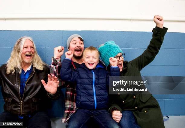 hockey cheers - parents cheering stock pictures, royalty-free photos & images