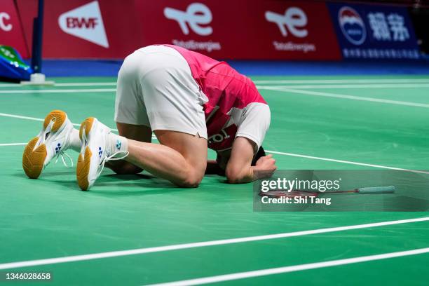 Kantaphon Wangcharoen of Thailand celebrates the victory in the Men's Single match against Anthony Sinisuka Ginting of Indonesia during day three of...