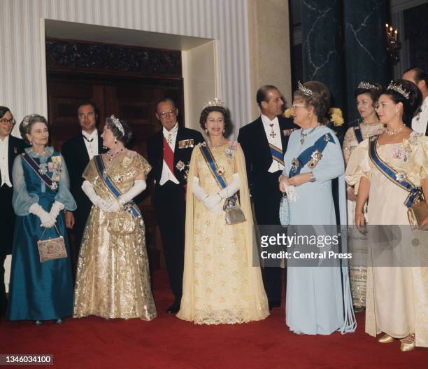 Queen Juliana and Prince Bernhard of the Netherlands invite the British royal family to a banquet at Carpenters' Hall in the City of London, UK, 13th...
