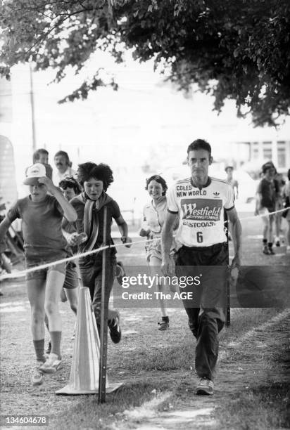 Cliff Young accompanied by school children on his run in the Colac 100 mile race, 23 November 1983.