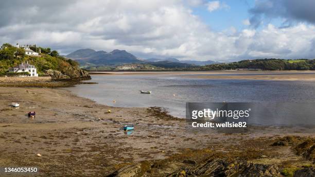 borth-y-gest beach at low tide - geste stop stock pictures, royalty-free photos & images