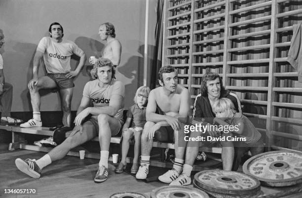 British boxer Joe Bugner golfer Tony Jacklin and racing driver Jackie Stewart during the weightlifting round of the British television programme...