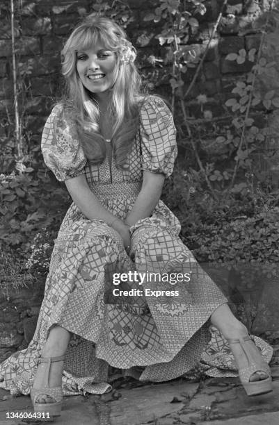 English singer and songwriter Lynsey de Paul, UK, October 1973.