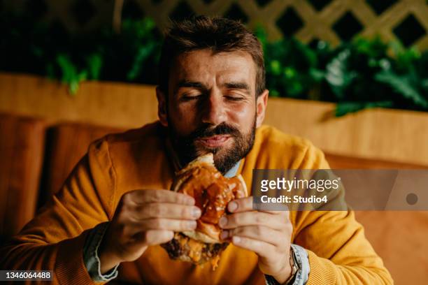 yummy cheeseburger for lunch - ready to eat stock pictures, royalty-free photos & images