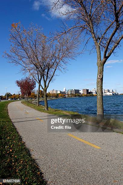 bike path - madison wisconsin stockfoto's en -beelden