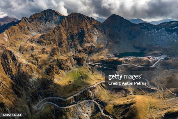 aerial view of the famous transfagarash highway, romania. mountain road and beautiful landscape - zweispurige strecke stock-fotos und bilder