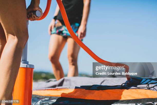 inflating kayak - encher imagens e fotografias de stock