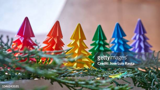 gay christmas lgbt decor - christmas origami fotografías e imágenes de stock