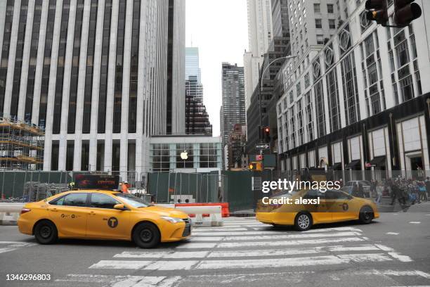 fifth avenue manhattan new york city - yellow taxi stock pictures, royalty-free photos & images