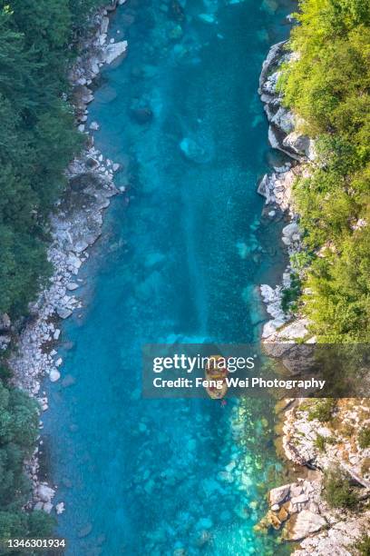 white water rafting on tara river canyon, durmitor national park, montenegro - white water rafting stock-fotos und bilder