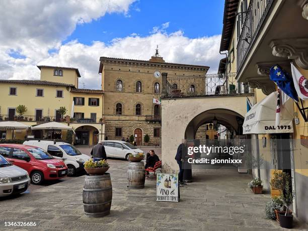 town square in greve in chianti, florence province, tuscany - chianti streek stockfoto's en -beelden