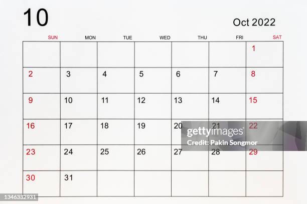 close up calendar desk 2022 on october month. - oktober stockfoto's en -beelden