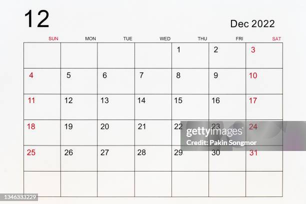 close up calendar desk 2022 on december month. - foto kalender stock-fotos und bilder