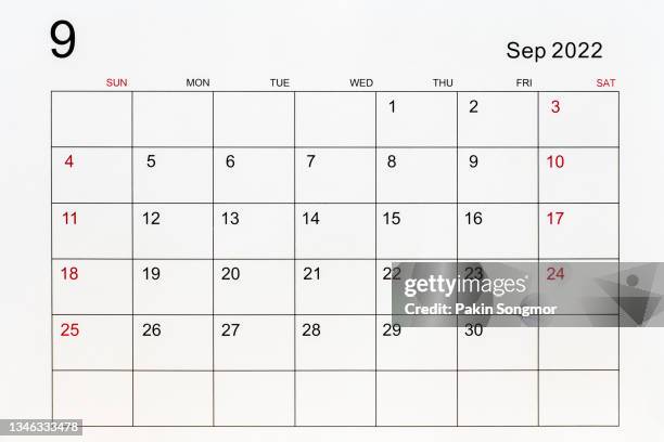 close up calendar desk 2022 on september month. - week one foto e immagini stock