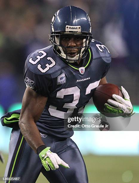 Leon Washington of the Seattle Seahawks rushes against the Philadelphia Eagles at CenturyLink Field on December 1, 2011 in Seattle, Washington.