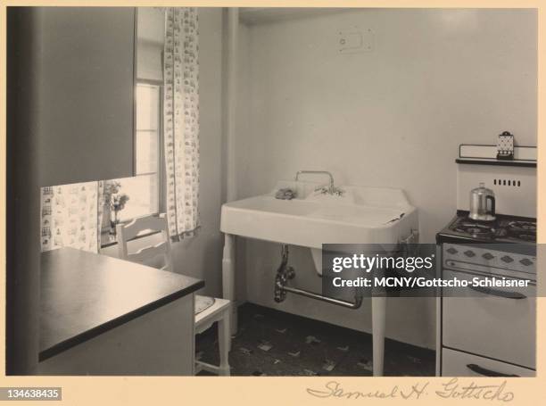 1930s Kitchen Photos and Premium High Res Pictures - Getty Images