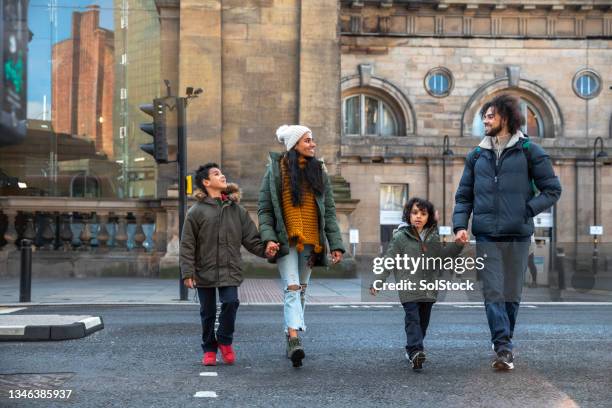 crossing the road safely in the city - pedestrian signal stock pictures, royalty-free photos & images